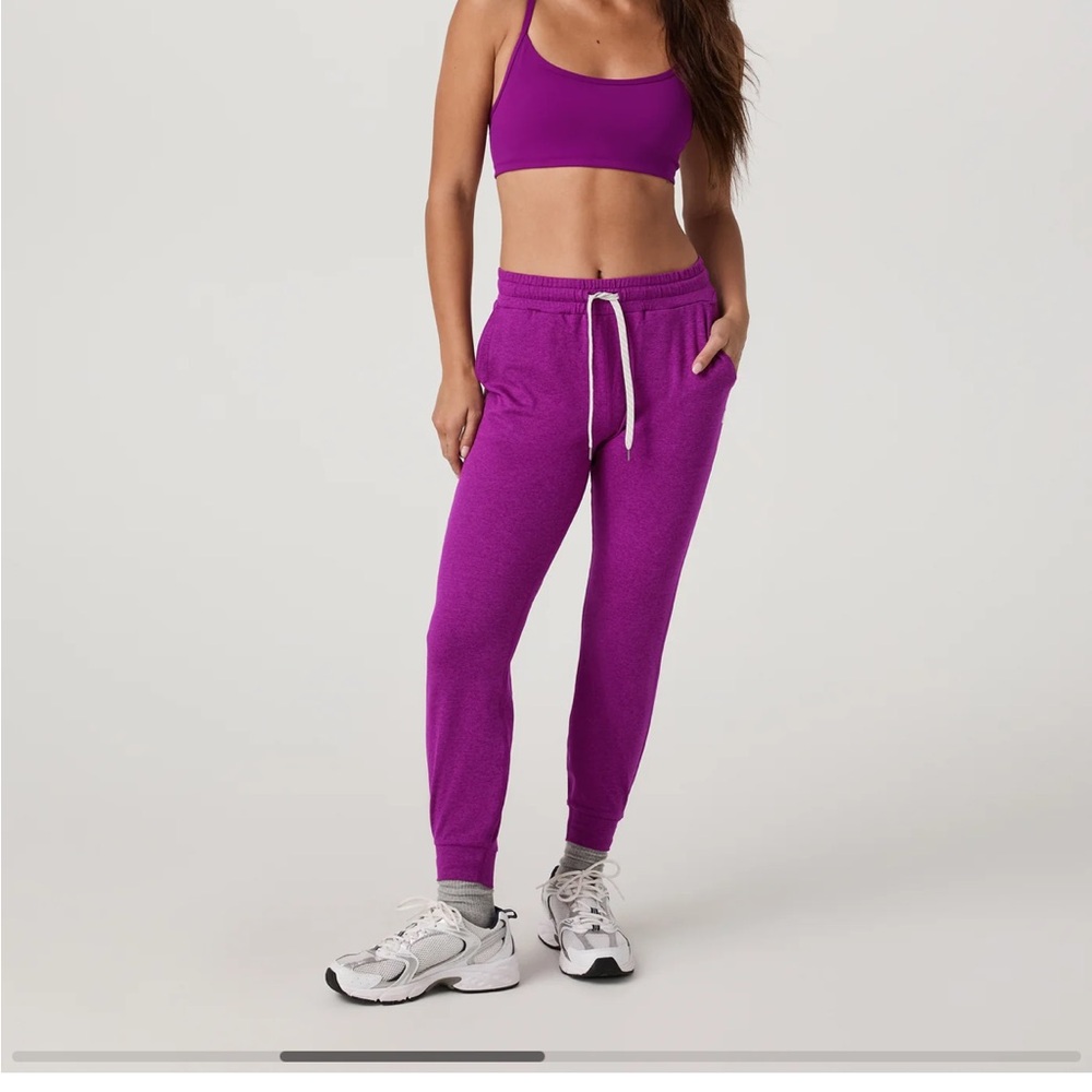 NWT limited edition Vuori performance Jogger Sweatpants